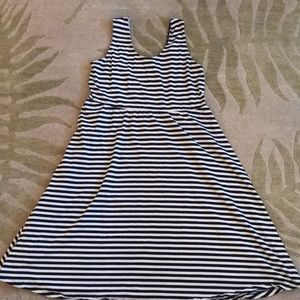 Super stretchy jersey striped B&W dress